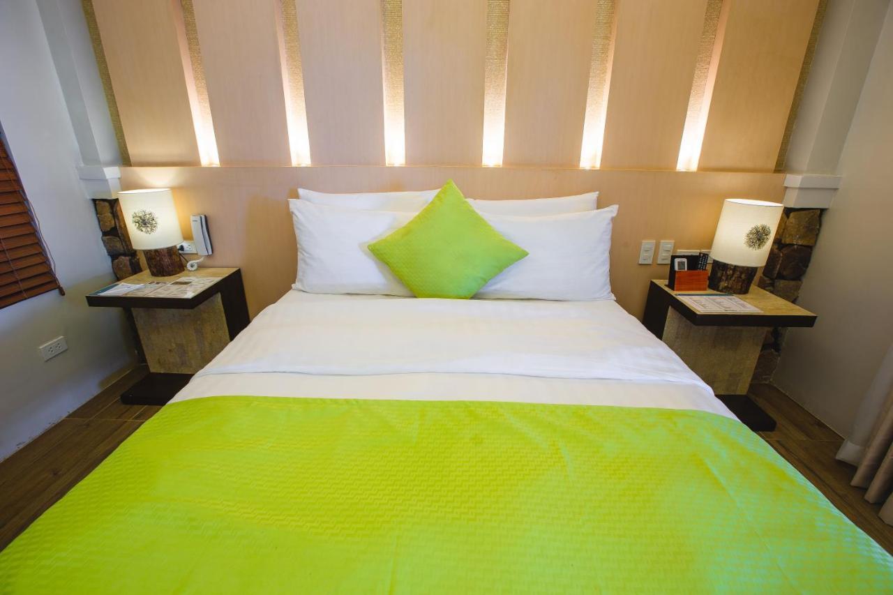 Solina Beach & Nature Resort Carles Bagian luar foto