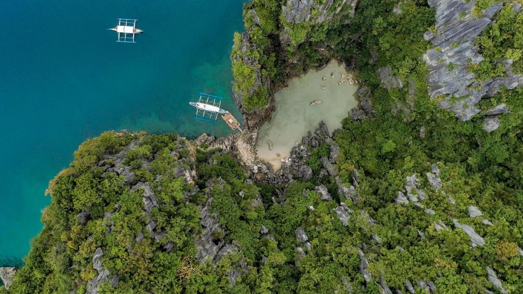 Solina Beach & Nature Resort Carles Bagian luar foto
