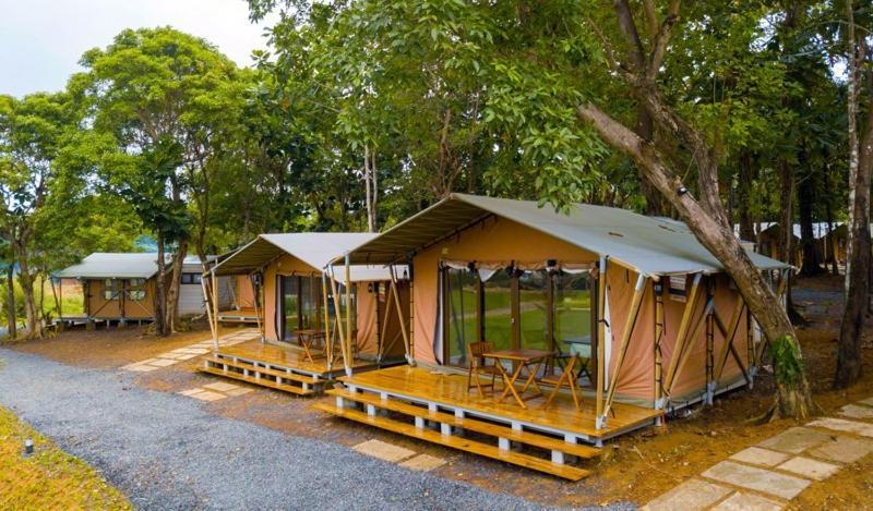 Solina Beach & Nature Resort Carles Bagian luar foto