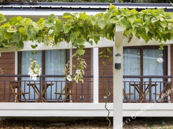Solina Beach & Nature Resort Carles Bagian luar foto