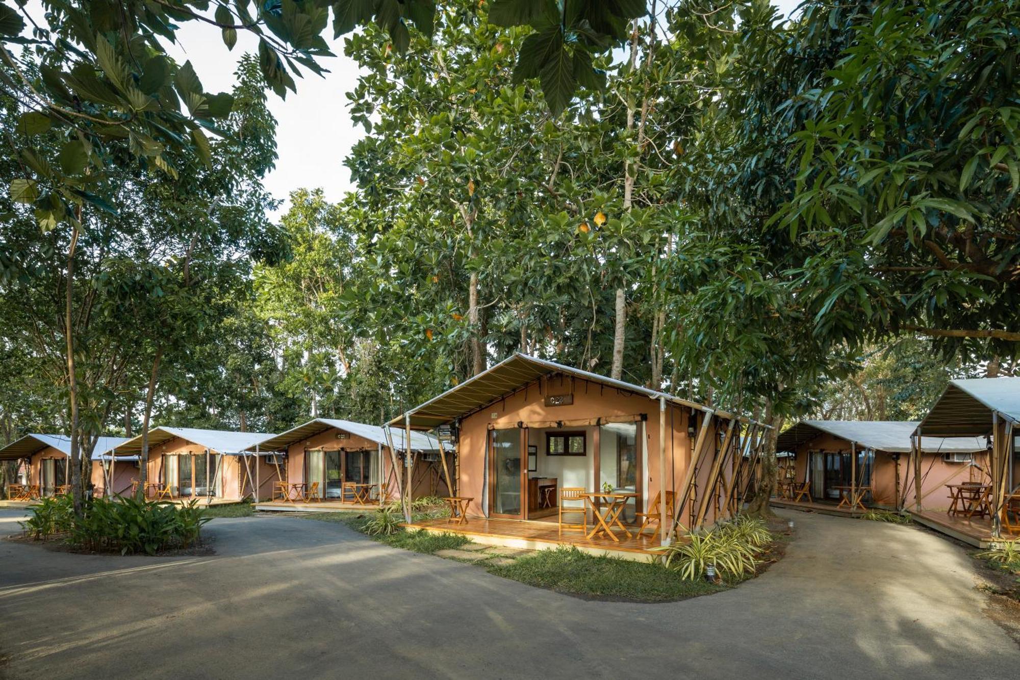 Solina Beach & Nature Resort Carles Bagian luar foto