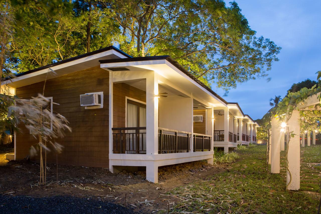 Solina Beach & Nature Resort Carles Bagian luar foto