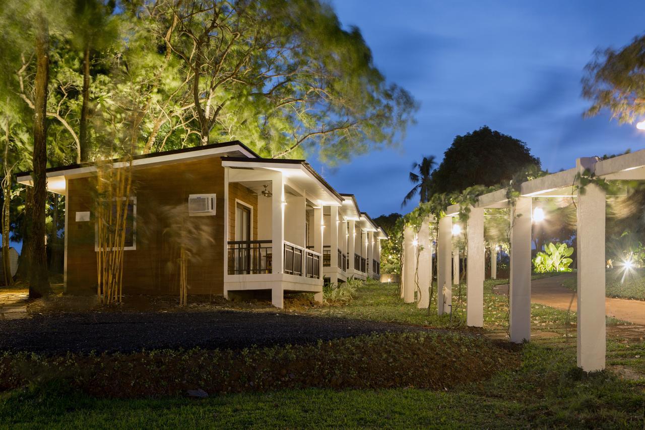 Solina Beach & Nature Resort Carles Bagian luar foto