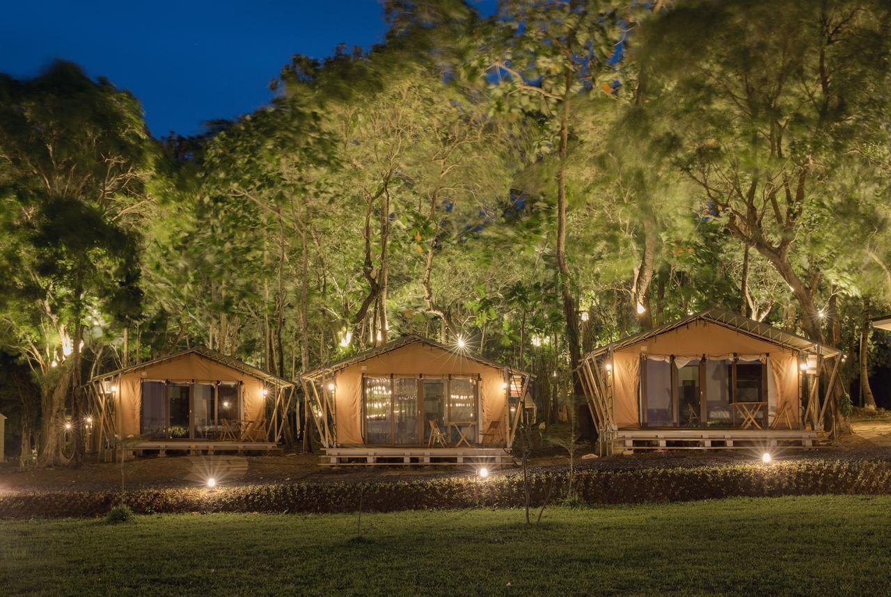 Solina Beach & Nature Resort Carles Bagian luar foto