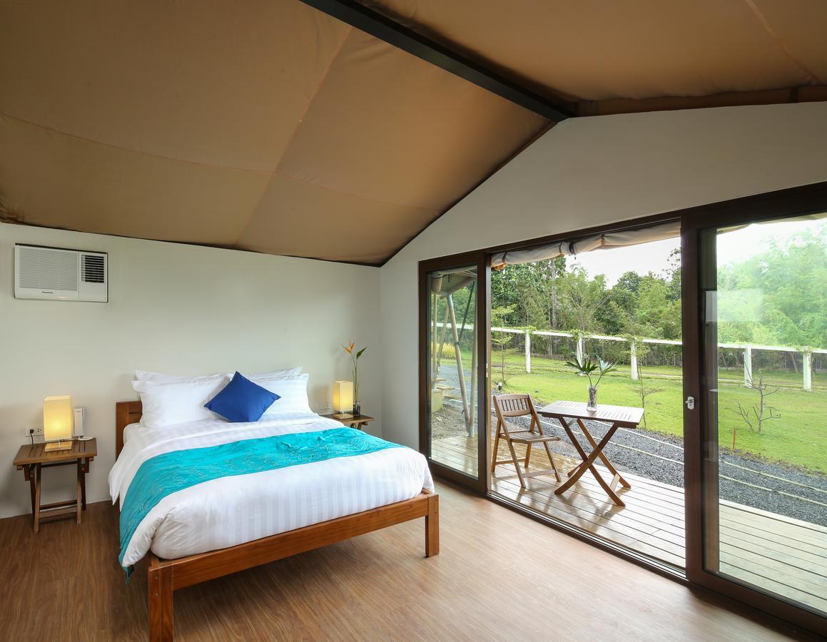 Solina Beach & Nature Resort Carles Bagian luar foto