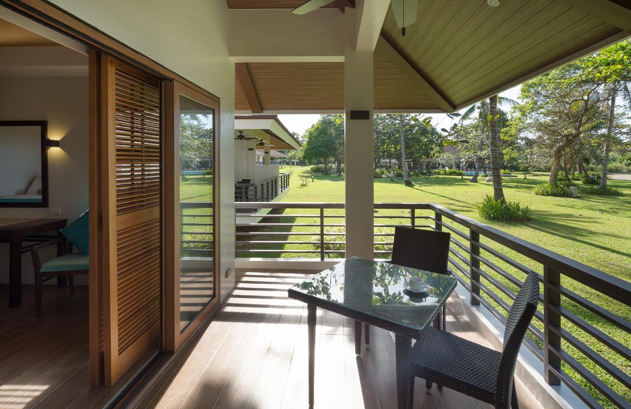 Solina Beach & Nature Resort Carles Bagian luar foto