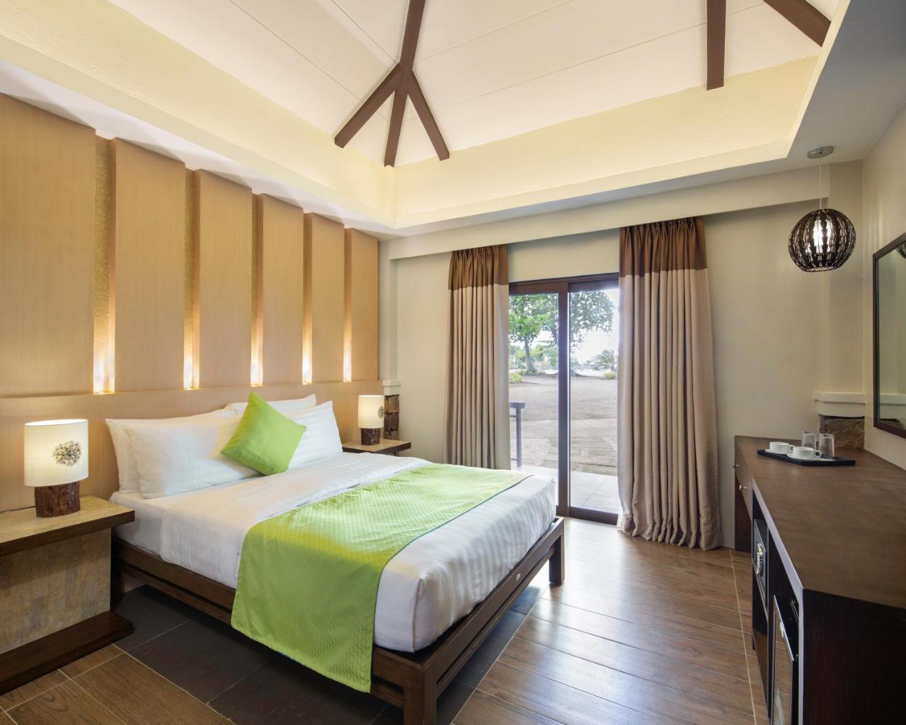 Solina Beach & Nature Resort Carles Bagian luar foto
