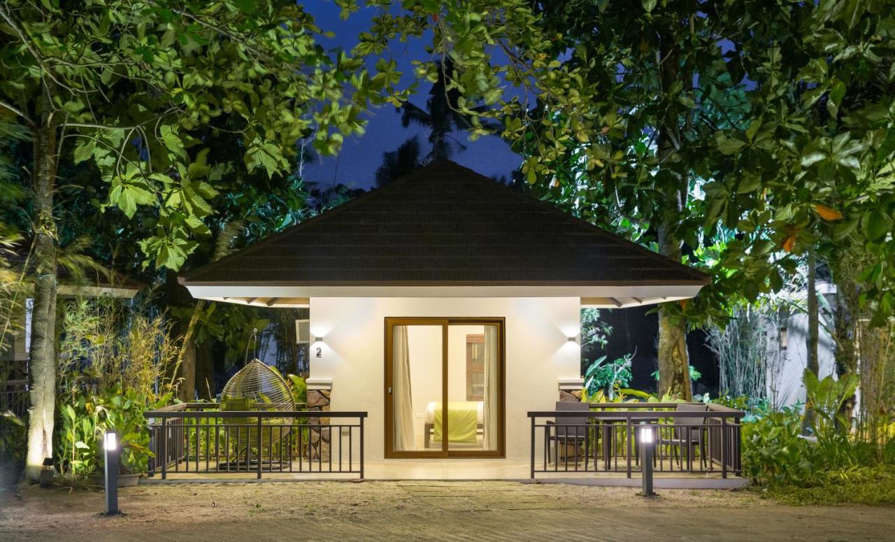 Solina Beach & Nature Resort Carles Bagian luar foto