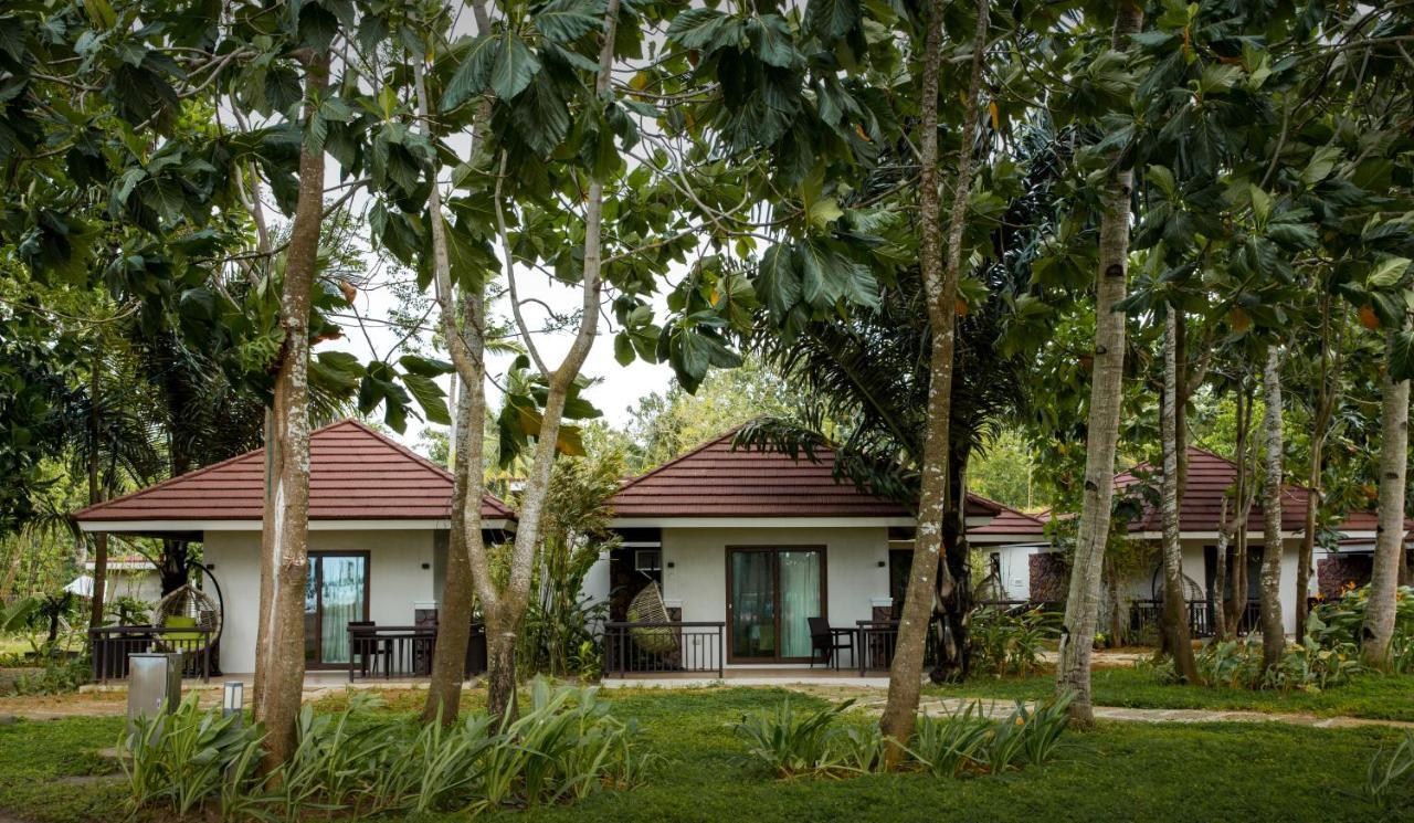 Solina Beach & Nature Resort Carles Bagian luar foto
