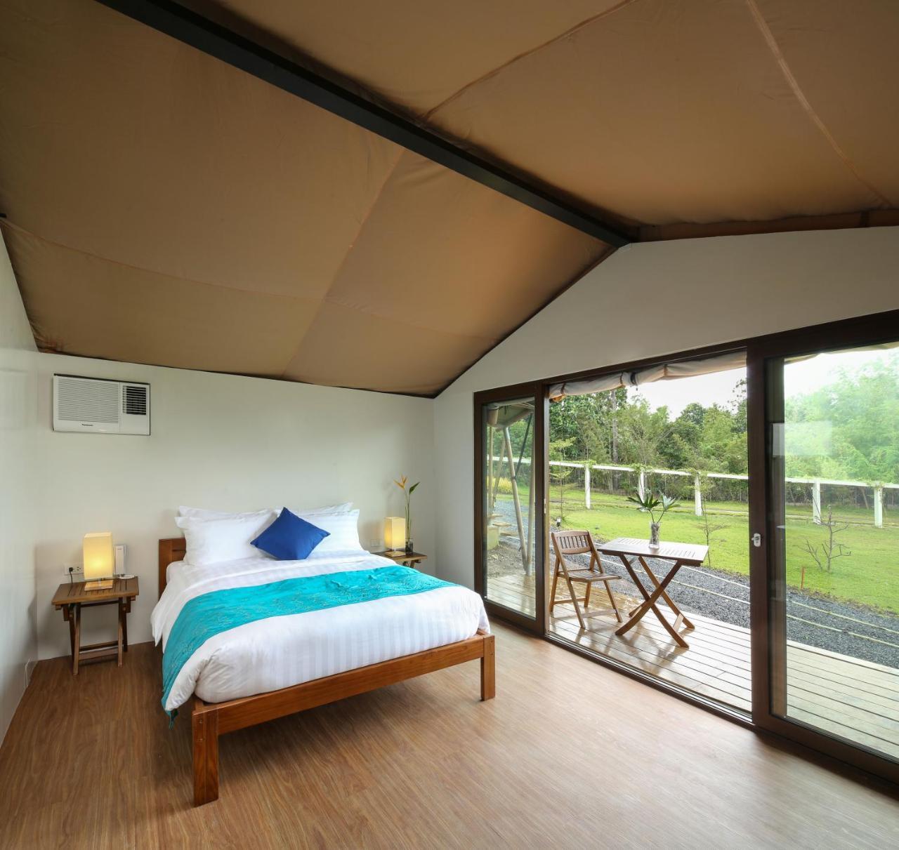 Solina Beach & Nature Resort Carles Bagian luar foto