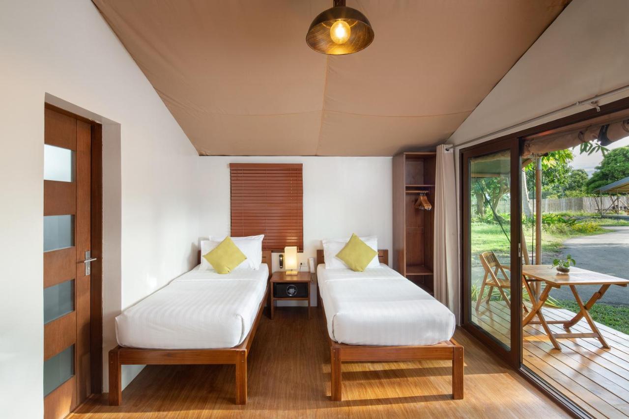 Solina Beach & Nature Resort Carles Bagian luar foto